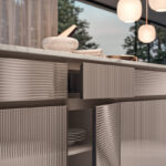 Eleganța și Rafinament în Bucătării- Materiale Speciale 2024 sticla